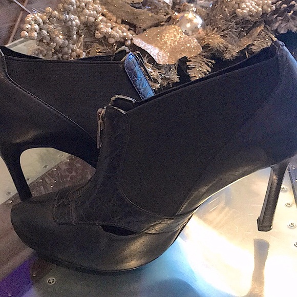 BRUNO MENEGATTI black ankle bootie heel size 7 - Picture 3 of 8